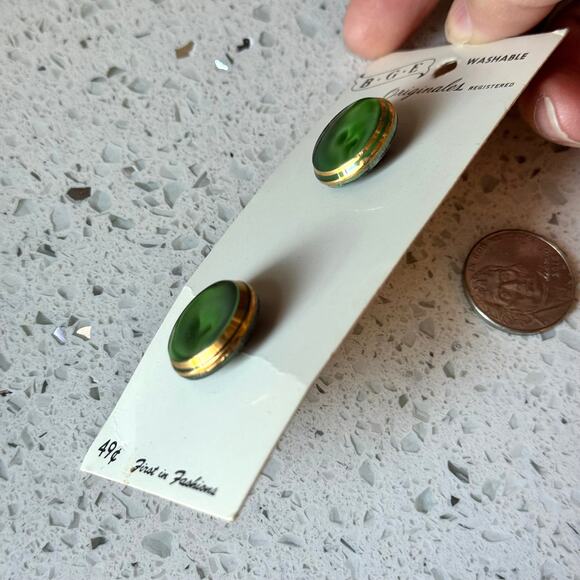 4 NEW Vintage 1950s Green & Gold BGE Buttons on Card Shank Round Marbled - Picture 6 of 9